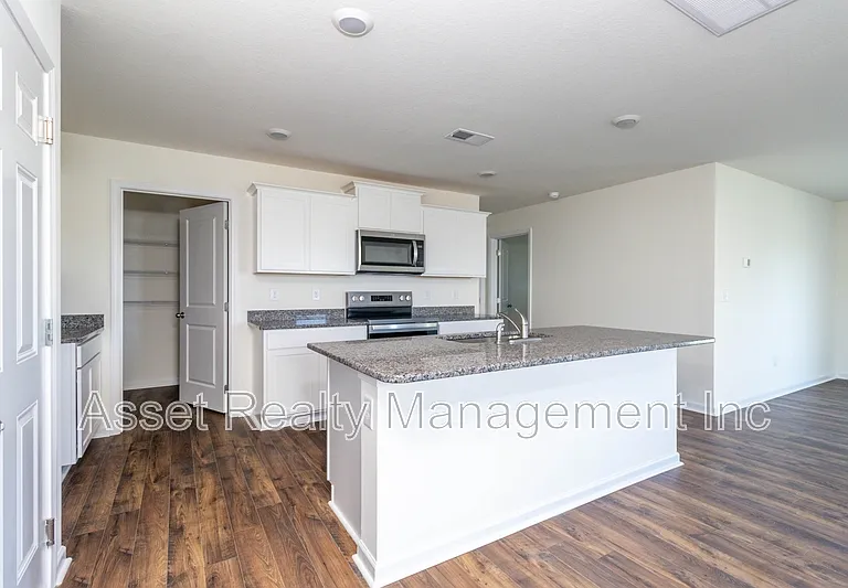 2063 Southwood Cir — Photo 12
