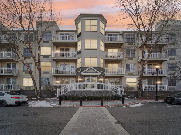15 Freedom Way #207, Jersey City, NJ 07305