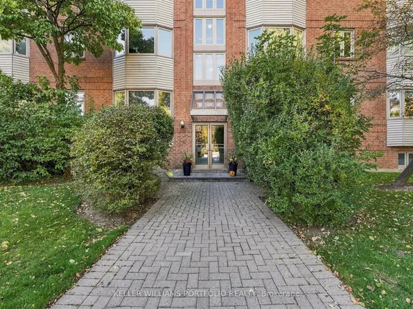 60 Kippendavie Ave, Toronto, ON