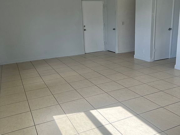 3rd image of 7109-5370 NE 5th Ter