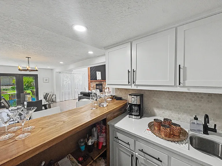 9608 Merion Cir NE — Photo 12