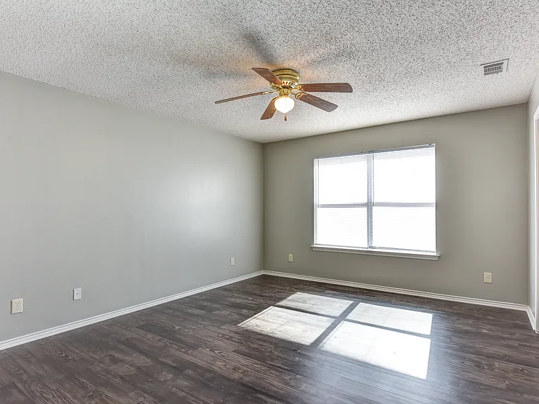 McIntyre Apartments — Photo 8