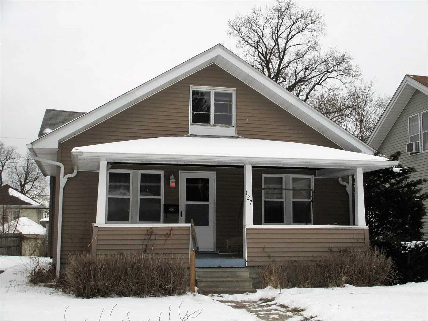 127 E Oakside St photo 1