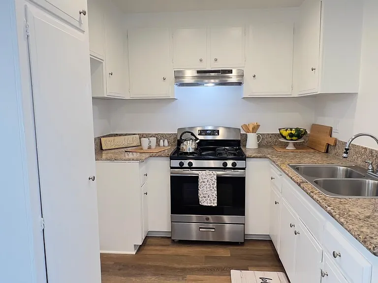 Downey North Apartments — Photo 5