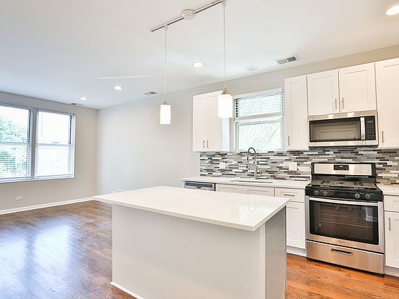 5th image of 2501 W Cortland St #2F
