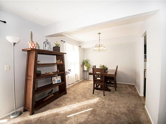 4th image of 8882 Summerset Ln #124
