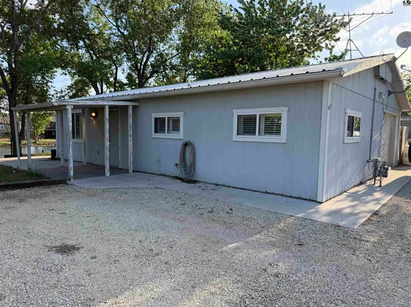51 Island Pkwy, Sterling, KS 67579