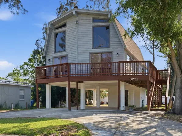 8221 Riverside Dr NE, Saint Petersburg, FL 33702