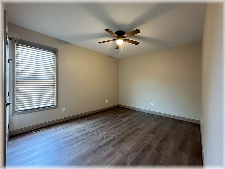 304 Cottage Hill Ct — Photo 13