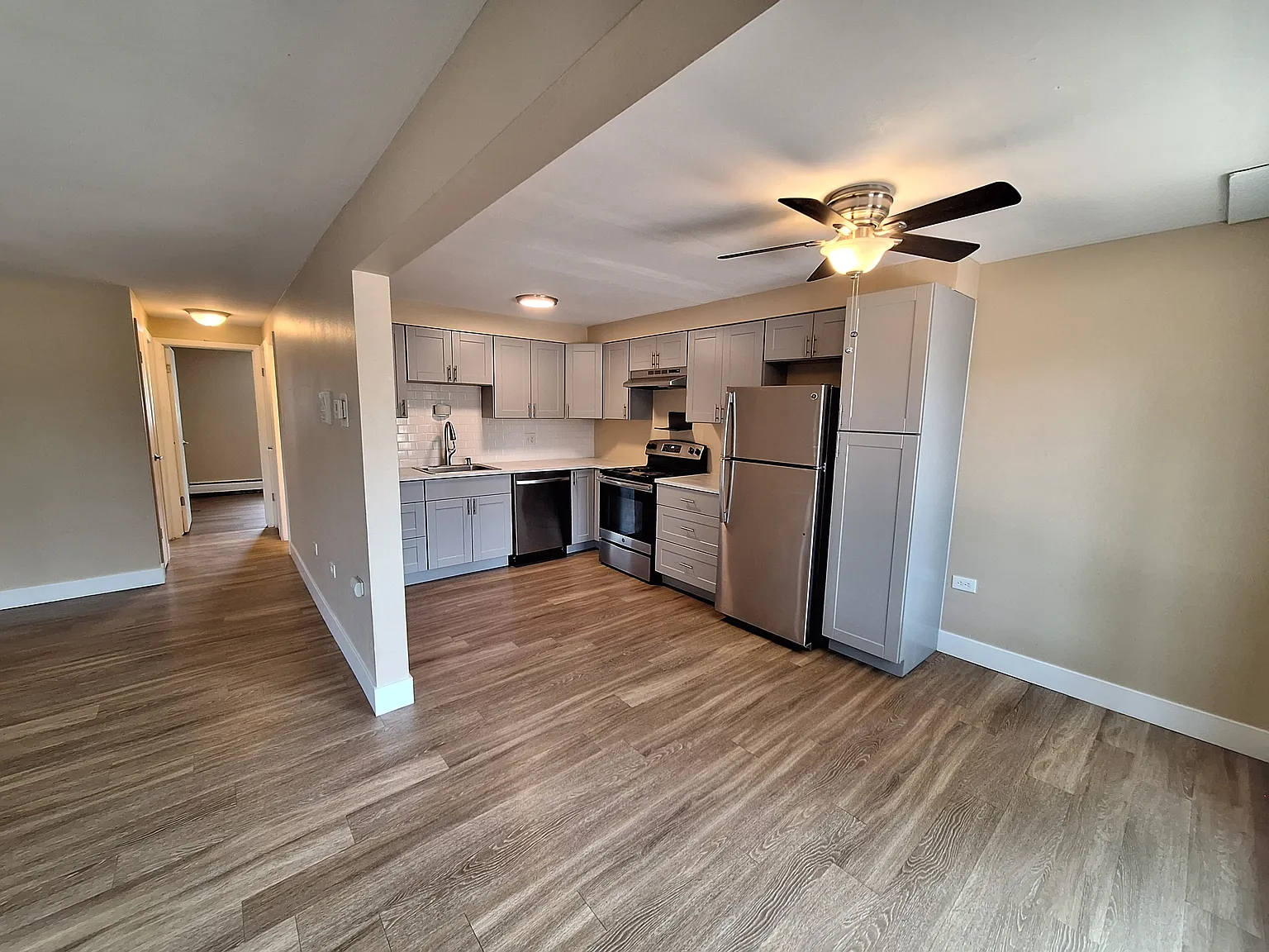 2 bed, 901 sqft, $1,400 — Photo 4