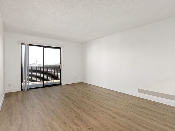 5th image of 2055 Westinghouse St APT 11