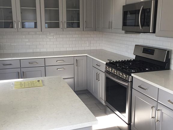 2nd image of 2407 Anacapa St