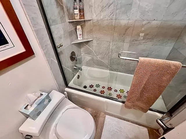 Full Bathroom 2