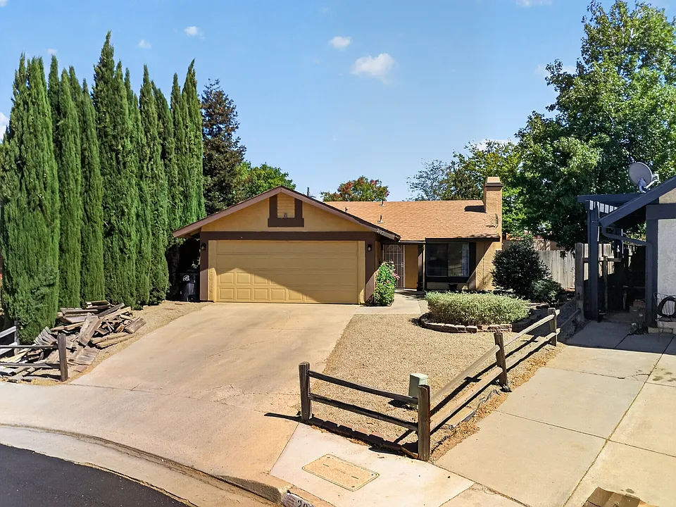 202 Peach Tree Ct