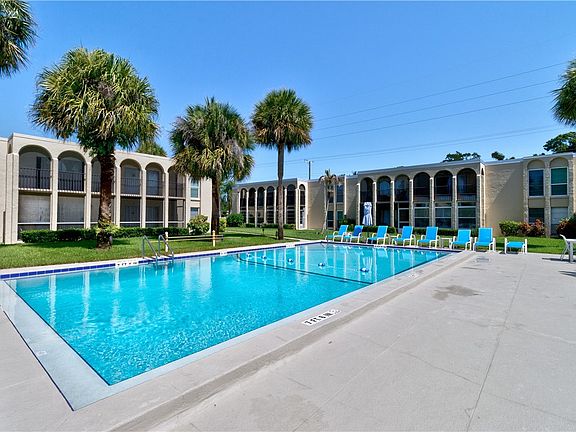 2nd image of 835 18th St APT 705