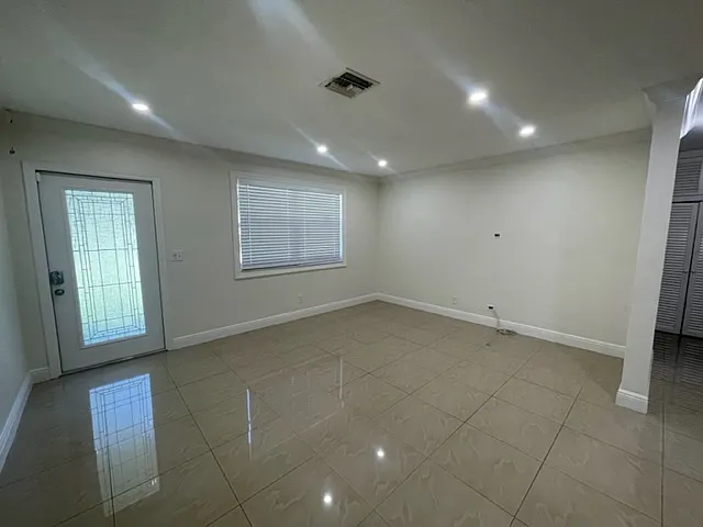 230 SW 65th Way — Photo 7