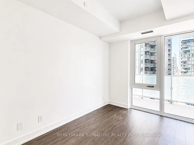 88 Queen St E #1215 — Photo 7