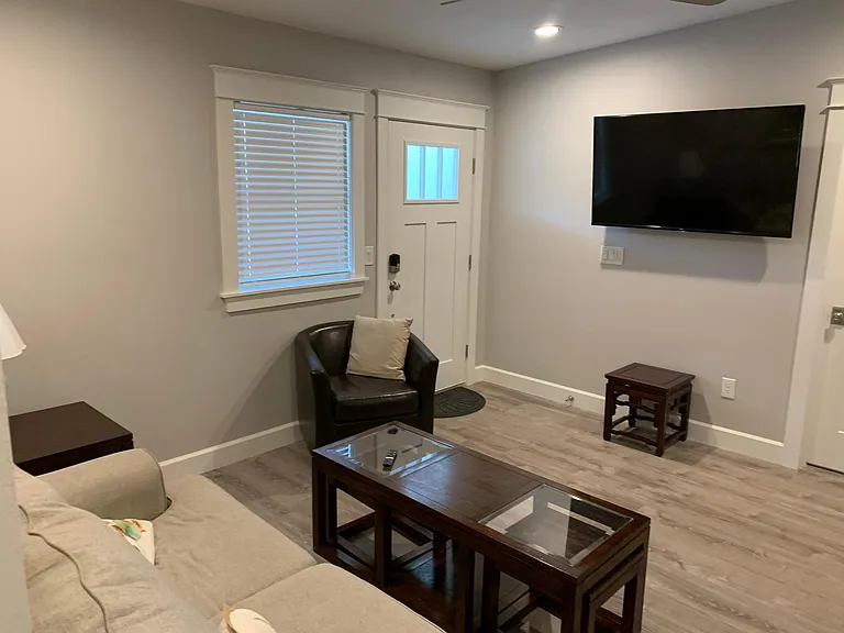 3403 Saxon Dr — Photo 18