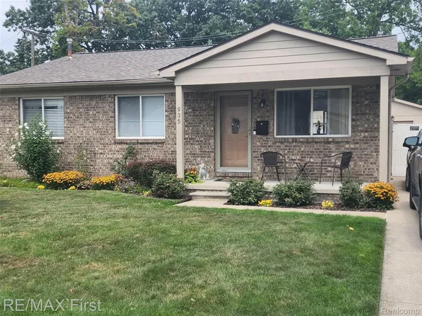 935 E Gardenia Ave, Madison Heights, MI 48071