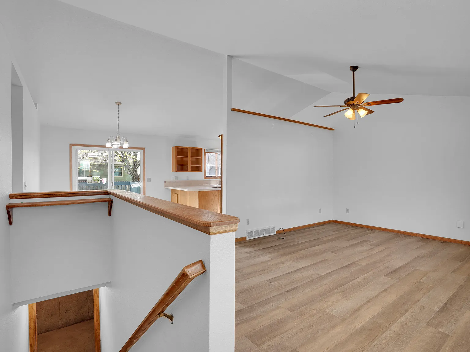 Charming 3-Bedroom Home with 2 Full Bathrooms in Lovely Loveland, CO! — Photo 2