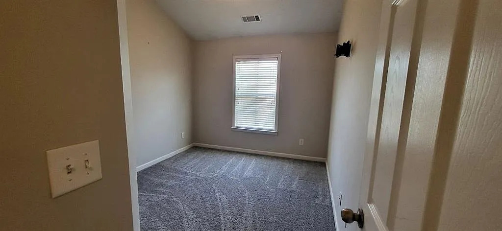 3 bed, 2.5 bath, 1588 sqft, $2,050 — Photo 4