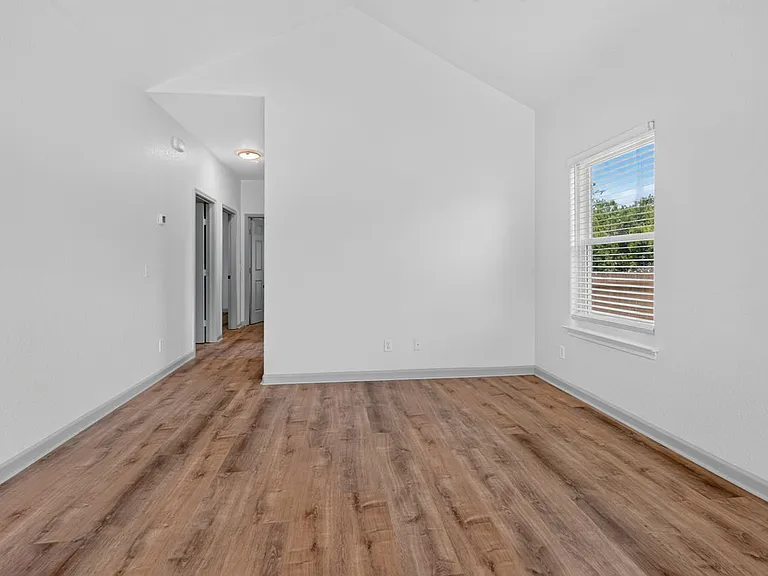 112 Remington Rd — Photo 12
