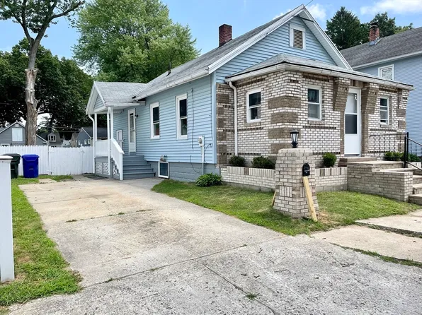 97 Groveland St, Springfield, MA 01108