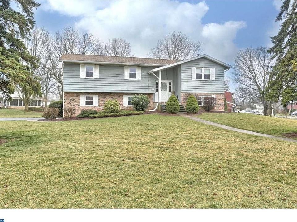 1st image of 610 Forest St