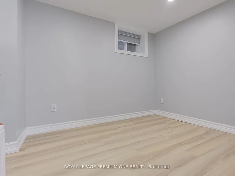 79 25th St #4 — Photo 10
