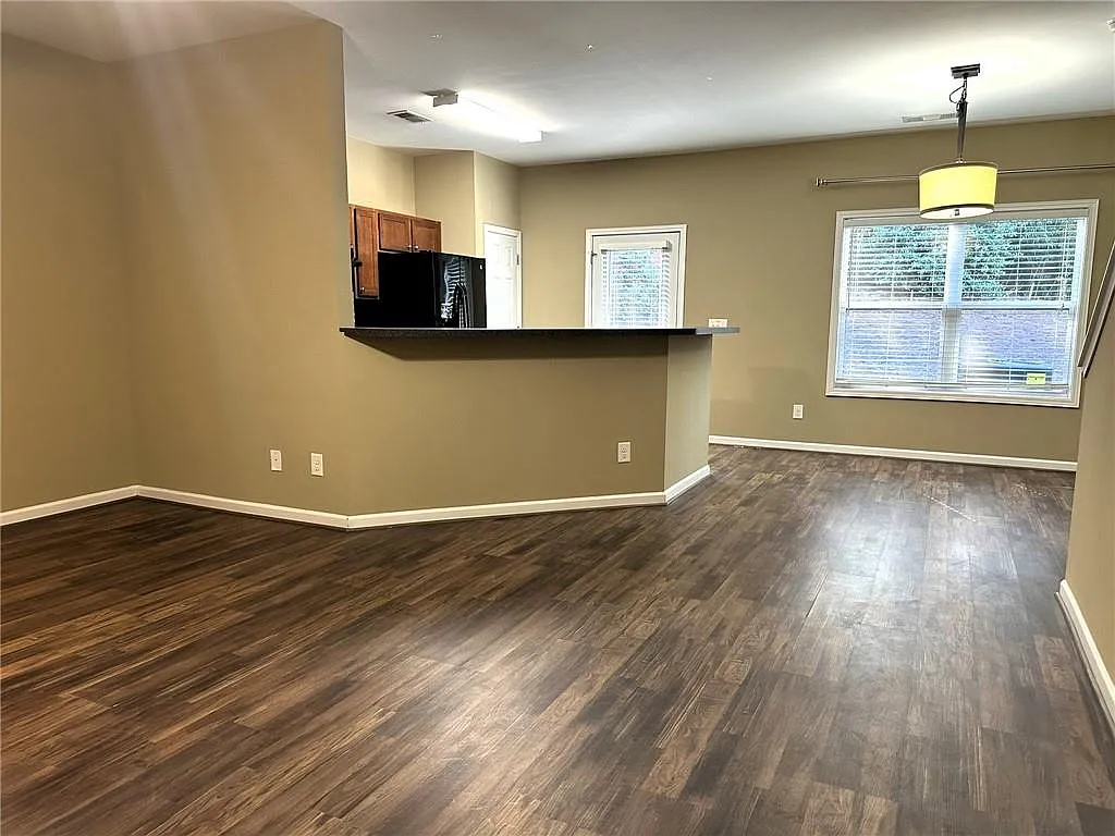 3 bed, 2.5 bath, 1508 sqft, $1,900 — Photo 2