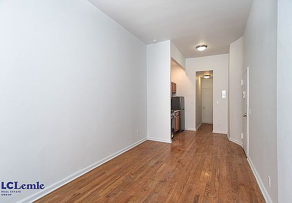 4th image of 216 E 83rd St #1FW