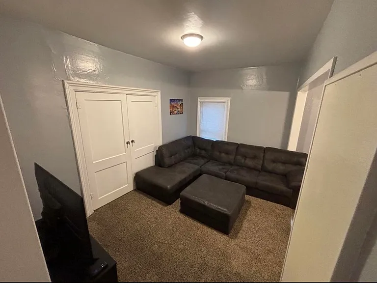 112 S Stewart Ave — Photo 6