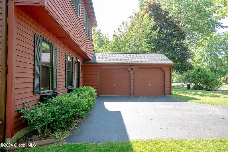 2nd image of 611 Top Ridge Drive