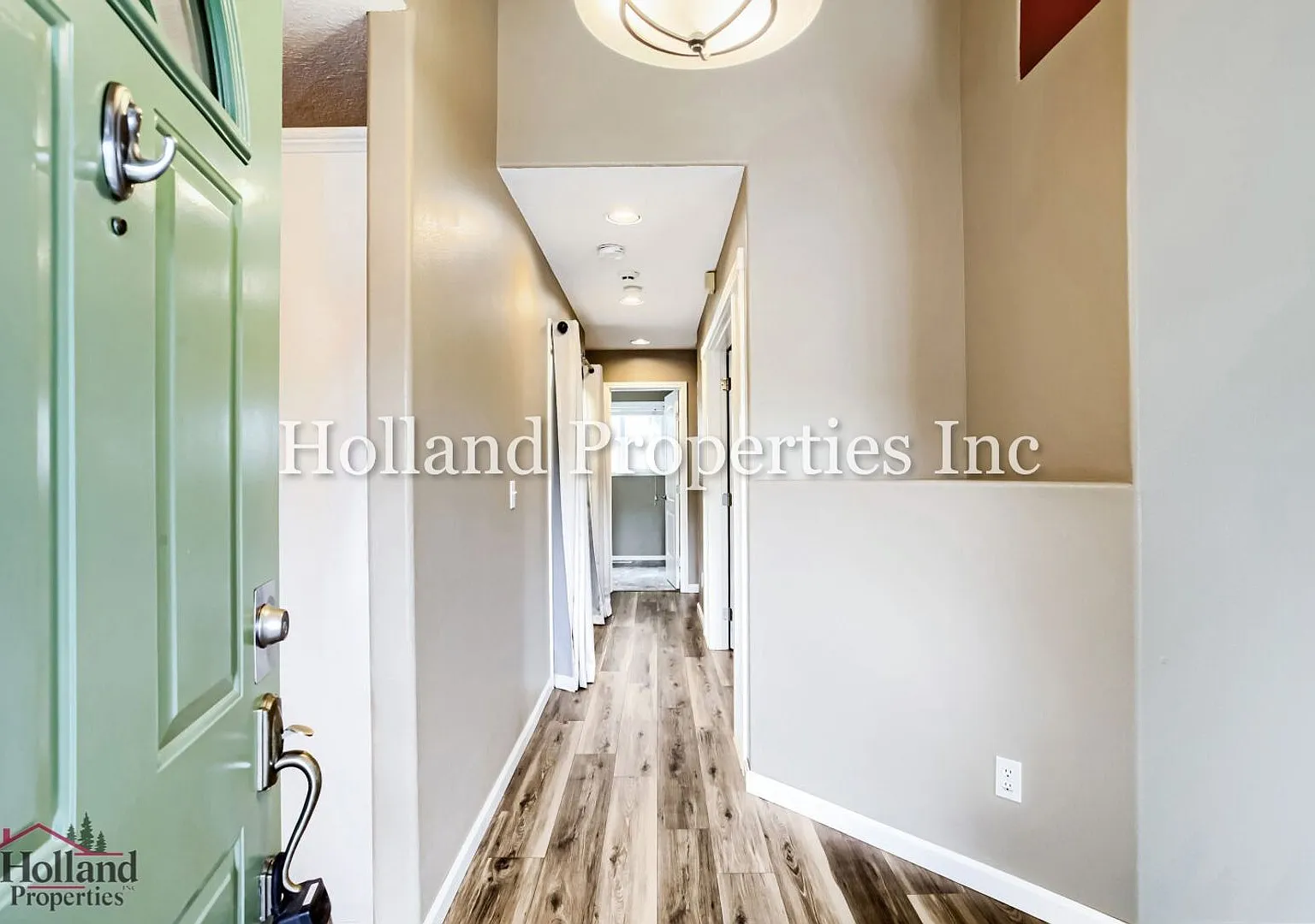 Beautiful Single-Level Sherwood Home with A/C, Fenced Yard & 2-Car Garage — Photo 4