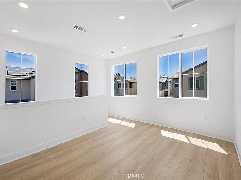 141 Dolores — Photo 24