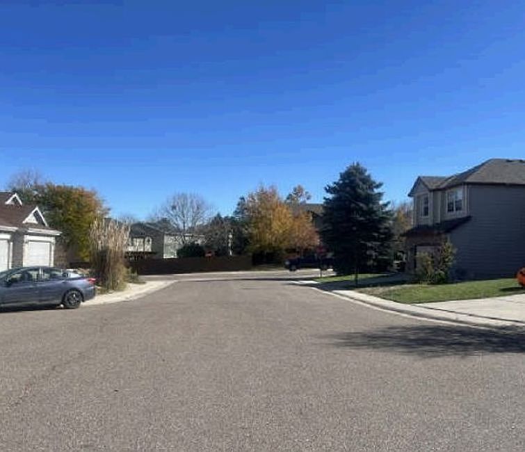 Exterior Neighborhood (street photo)