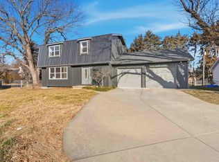 2113 Farmingdale Ct, Manhattan, KS 66503