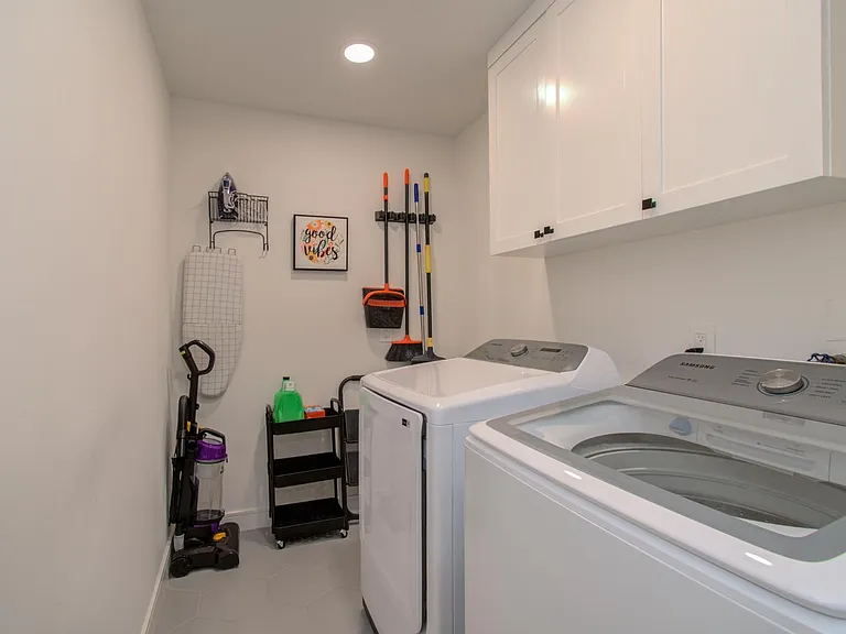 9219 Kempwood Dr — Photo 3