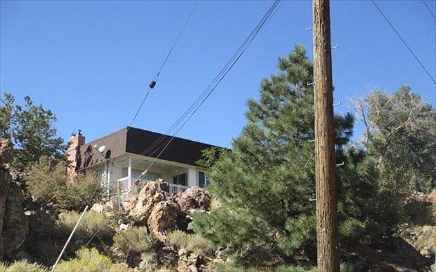 2nd image of 1045 Hoge Rd