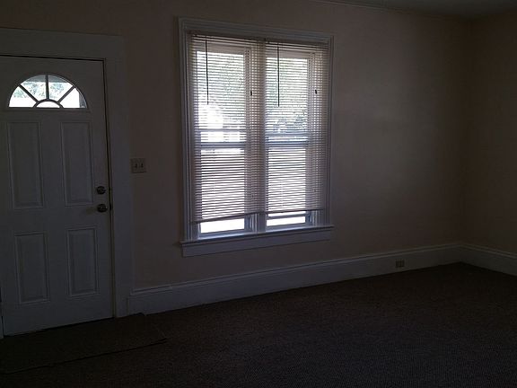 112 Albee Living room