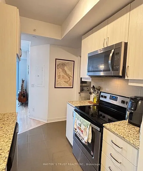 9201 Yonge St #2212 — Photo 5