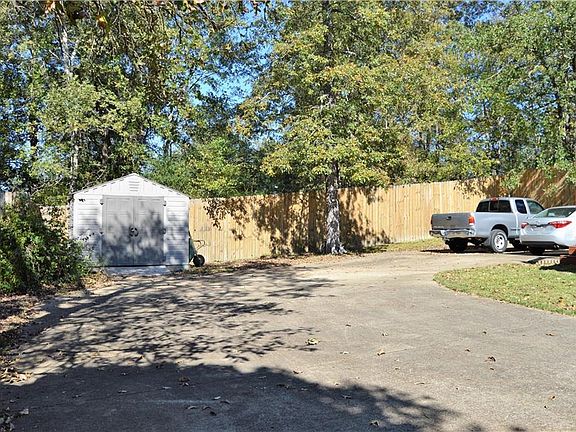 3rd image of 600 Lee Road 520