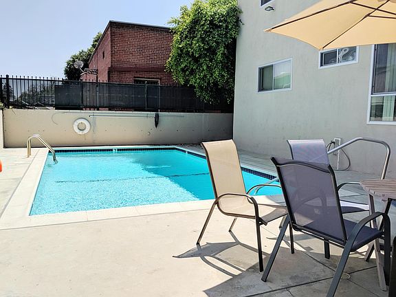 3rd image of 266 S El Molino Ave APT 10