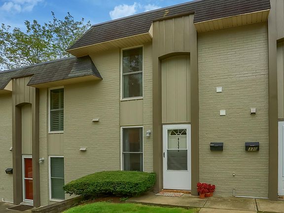 2nd image of 332 College Park Dr