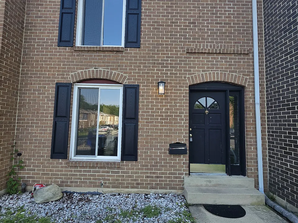 312 E Edgewater Way