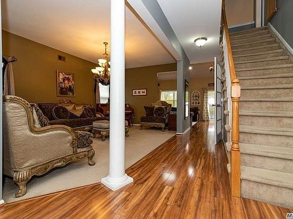 2nd image of 15 Blueberry Ridge Dr