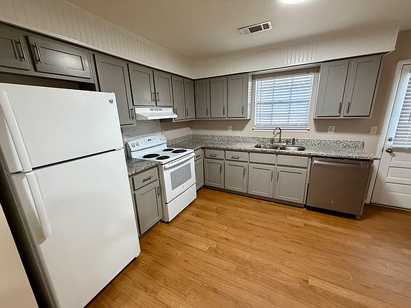 5th image of 704 Candler Ave #A
