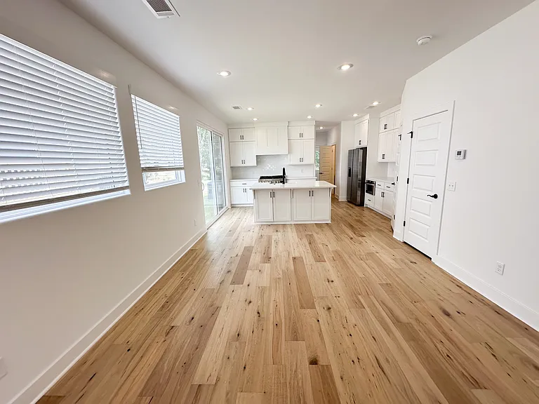 1234 W James St — Photo 2