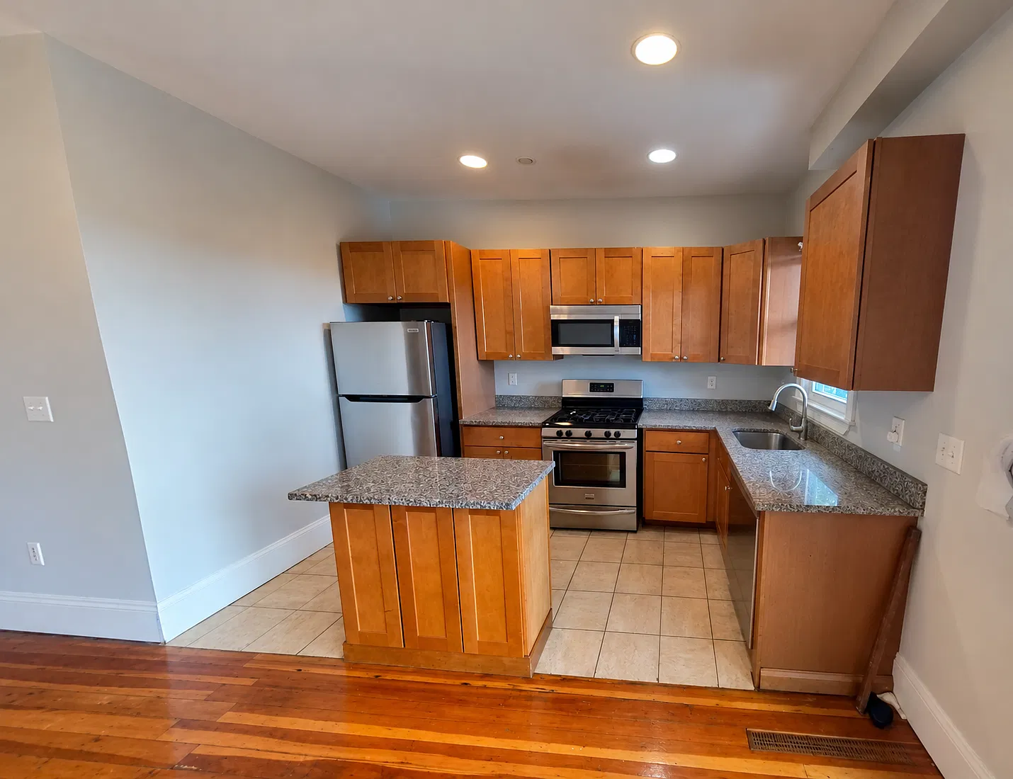 28 Fisher Avenue — Photo 2