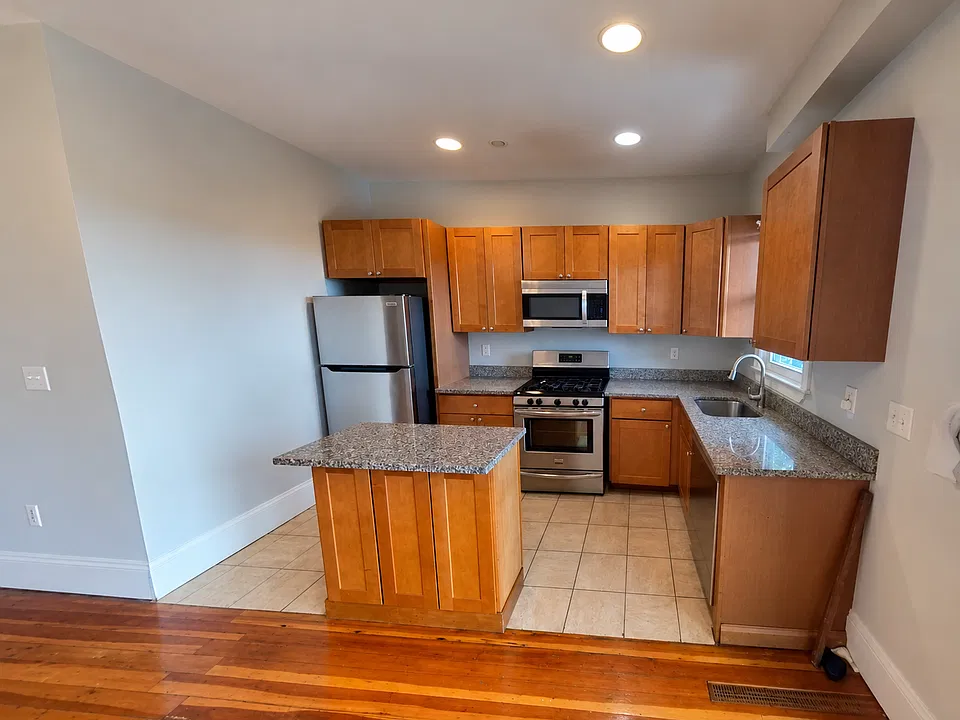 28 Fisher Ave #2